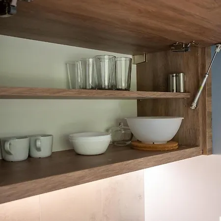 Yellow Apartment: Metro-close Private With Self Check-in Apartment Warsaw