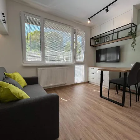 Yellow Apartment: Metro-close Private With Self Check-in Warsaw