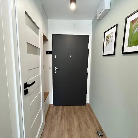 Yellow Apartment: Metro-close Private With Self Check-in