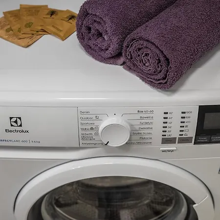 Batorego 16 Yellow Prywatne Mieszkanie 300m Od Metro Pole Mokotowskie I Sgh Samodzielne Zameldowanie! Self Check-in System! Appartamento