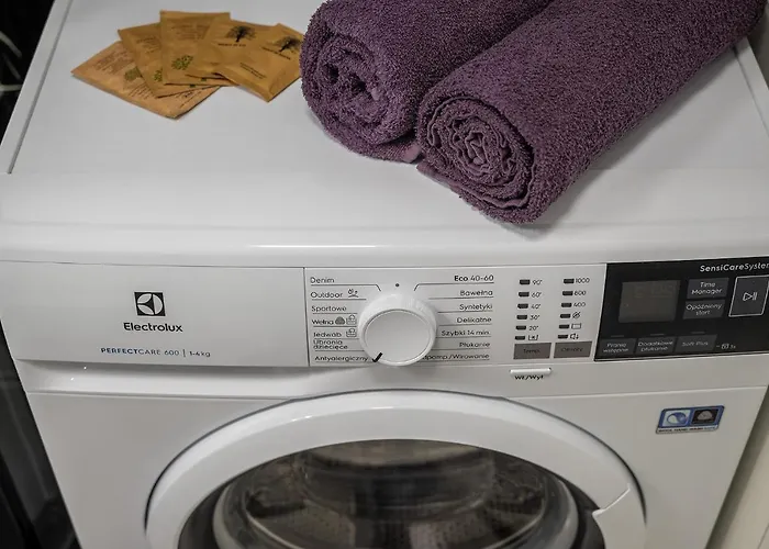 Batorego 16 Yellow Prywatne Mieszkanie 300m Od Metro Pole Mokotowskie I Sgh Samodzielne Zameldowanie! Self Check-in System! Apartament