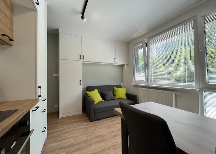 Apartament Batorego 16 Yellow Prywatne Mieszkanie 300m Od Metro Pole Mokotowskie I Sgh Samodzielne Zameldowanie! Self Check-in System! *